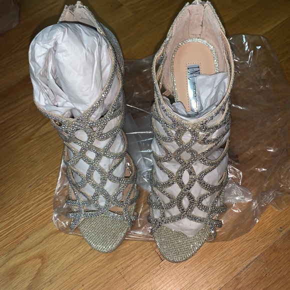 INC rhinestones sandal NWOB size 8 - Picture 4 of 4